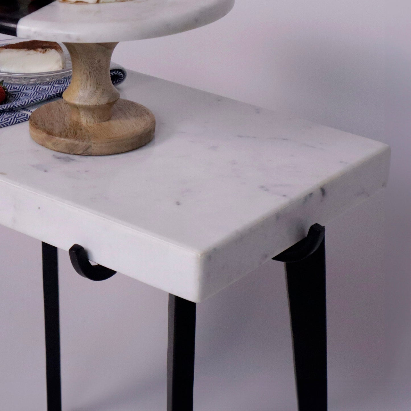 White Marble Top knockdown table, Marble & Metal, 20.5"x14"x23" - India Wholesale Co.